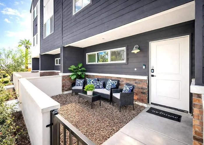 Sapphire Leaf- Luxury 3br- Pool, King Beds, Spacious, Quiet, Garage, Close To Airport And Oldtown *